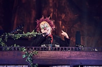 DJ LOVE（DJ）（撮影：立脇卓）