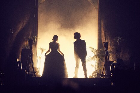 左からSaori(Piano)、Fukase(Vo, G)。(撮影:太田好治)