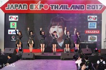 AKB48によるライブの様子。