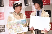 お気に入りの写真について話すさくらしめじ。