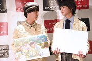 お気に入りの写真について話すさくらしめじ。