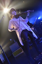 東出真緒（Violin）（Photo by AZUSA TAKADA）