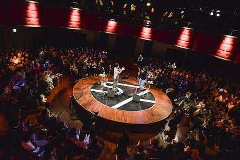 YO-KING(真心ブラザーズ)と峯田和伸(銀杏BOYZ)。(Photo by AZUSA TAKADA)