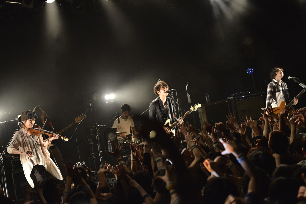 BIGMAMA「THE BEGINNING 2007.02.10」の様子。（Photo by AZUSA TAKADA）