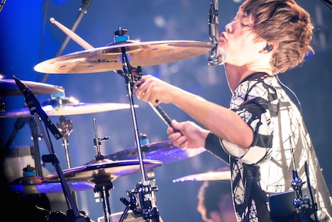 KOUHEI（Dr, Cho）（撮影：ヤオタケシ）