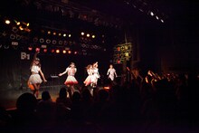 「DEAREST DREAM ～DEAR KISS 挑戦！全国7都市ツアー 新宿BLAZEへの道～」初日公演の様子。（提供：adding entertainment）