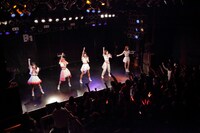「DEAREST DREAM ～DEAR KISS 挑戦！全国7都市ツアー 新宿BLAZEへの道～」初日公演の様子。（提供：adding entertainment）