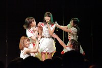 「DEAREST DREAM ～DEAR KISS 挑戦！全国7都市ツアー 新宿BLAZEへの道～」初日公演の様子。（提供：adding entertainment）