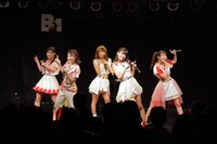 「DEAREST DREAM ～DEAR KISS 挑戦！全国7都市ツアー 新宿BLAZEへの道～」初日公演の様子。（提供：adding entertainment）