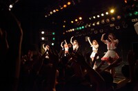 「DEAREST DREAM ～DEAR KISS 挑戦！全国7都市ツアー 新宿BLAZEへの道～」初日公演の様子。（提供：adding entertainment）