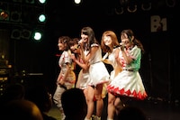 「DEAREST DREAM ～DEAR KISS 挑戦！全国7都市ツアー 新宿BLAZEへの道～」初日公演の様子。（提供：adding entertainment）
