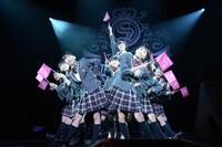 「Hello!IVY」を披露するさくら学院。