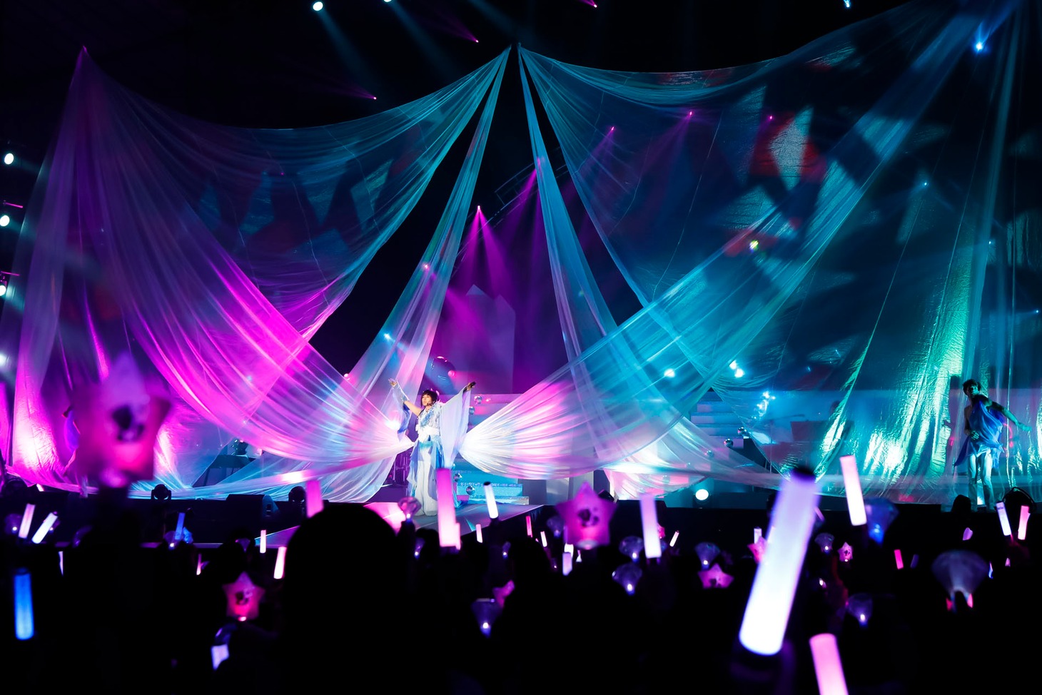 「蒼井翔太 LIVE 2017 WONDER lab. ～prism～」国立代々木競技場第一体育館公演の様子。（Photo by HAJIME KAMIIISAKA）