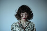 人気画像5位は「コムアイ『タモリ倶楽部』でストリップ応援、タンバリンかき鳴らしリボン投げ入れる」より、水曜日のカンパネラ。