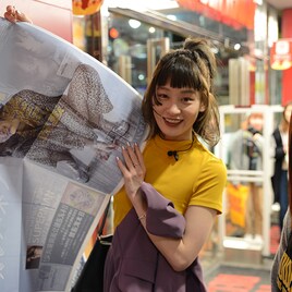 水曜日のカンパネラがCD売り場をサプライズ訪問、食べていたドーナツを客に分ける