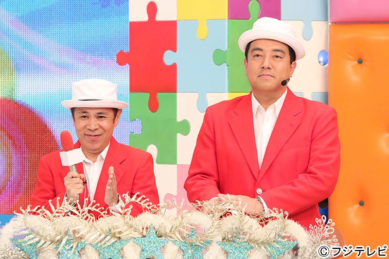 人気画像10位は「超特急、ボイメン、Da-iCE、XOXがめちゃイケで激突！イケメンだらけの大運動会」より、左から岡村隆史（ナインティナイン）、佐野瑞樹アナウンサー。
