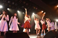 lyrical schoolとアイドルネッサンスによるコラボレーションの様子。