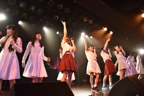 lyrical schoolとアイドルネッサンスによるコラボレーションの様子。