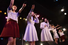 lyrical schoolとアイドルネッサンスによるコラボレーションの様子。