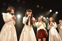 リリカルネッサンスとして過ごした楽しい日々について熱弁する新井乃亜（左から2番目）。