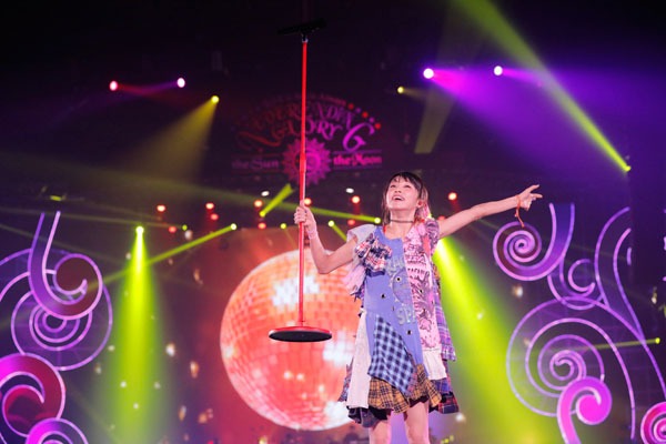 「LiVE is Smile Always～NEVER ENDiNG GLORY～」の様子。（Photo by hajime kamiiisaka）