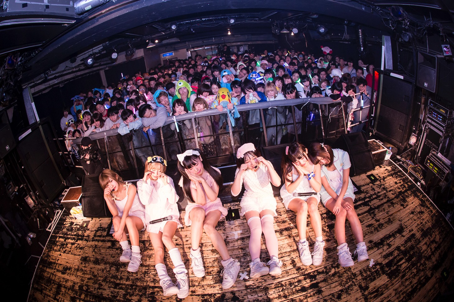 ライブ終了後に撮影された記念写真。