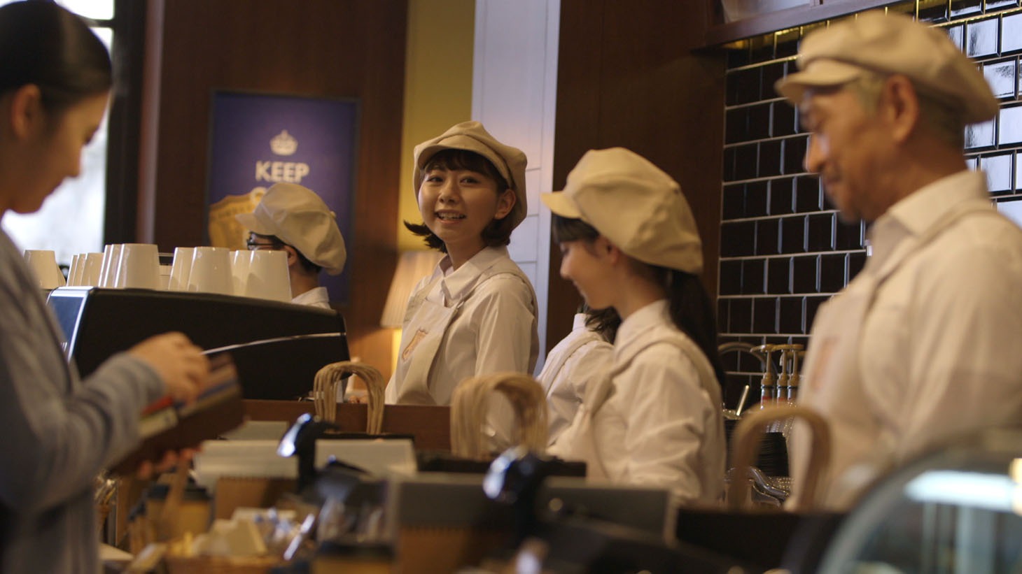 「コーヒーショップ」編のワンシーン。