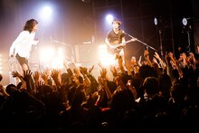 「石崎ひゅーい TOUR2017『アタラズモトオカラズ』」東京・LIQUIDROOM公演の様子。（Photo by kamiiisaka hajime）