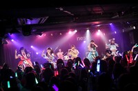 バンドじゃないもん！「『PERFECT WEEK☆☆☆☆☆』～私たちプリンセス♡そうみんなお姫様★★★★☆～」東京・TSUTAYA O-nest公演の様子。（撮影：ハヤシサトル）