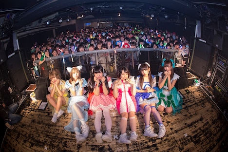 アンコールで撮影された記念写真。（撮影：ハヤシサトル）