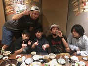 浜野謙太（中央）とSPECIAL OTHERS。