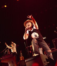 中村一義「エドガワQ2017～ERA最構築～」東京・江戸川区総合文化センター公演の様子。