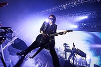 2016年6月9日にZepp DiverCity TOKYOにて開催された「SUGIZO vs INORAN PRESENTS BEST BOUT」の様子。