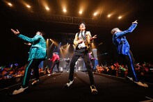 超特急（撮影：上山陽介）