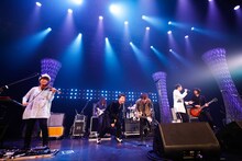 BIGMAMAと超特急のコラボの様子。（撮影：上山陽介）