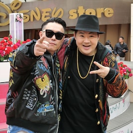 LGYankees、イクスピアリで演歌歌手・大江裕と共演