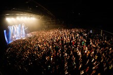 KANA-BOONのライブの様子。