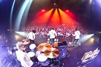 THE BAWDIES「NEW BEAT TOUR 2017」東京・新木場STUDIO COAST公演の様子。（Photo by RUI HASHIMOTO[SOUND SHOOTER]）