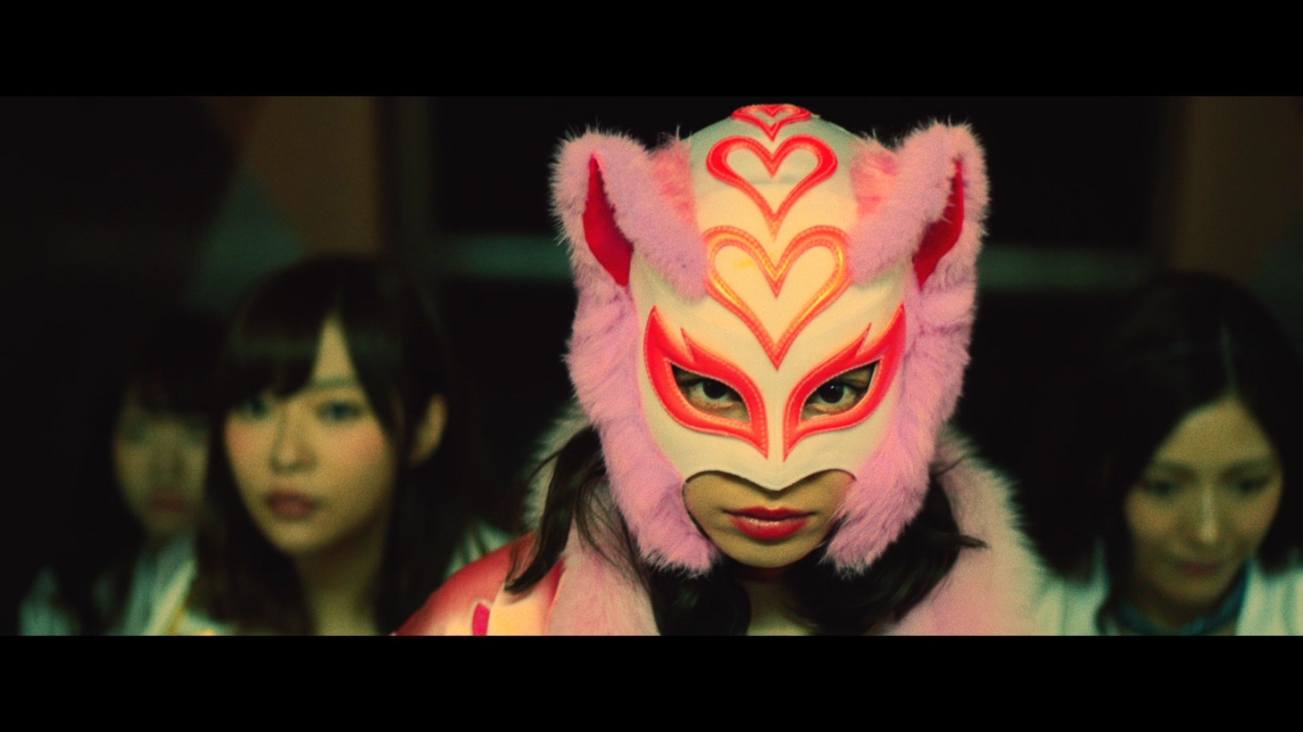 AKB48「シュートサイン」ミュージックビデオのワンシーン。(c)AKS