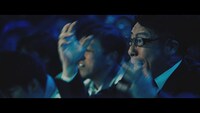 AKB48「シュートサイン」ミュージックビデオのワンシーン。(c)AKS