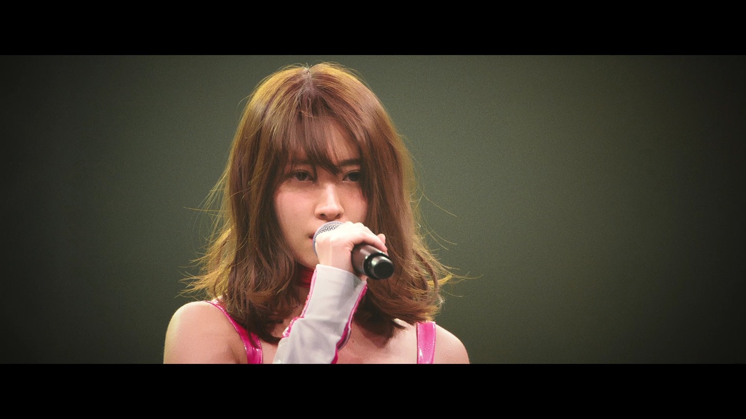 AKB48「シュートサイン」ミュージックビデオのワンシーン。(c)AKS