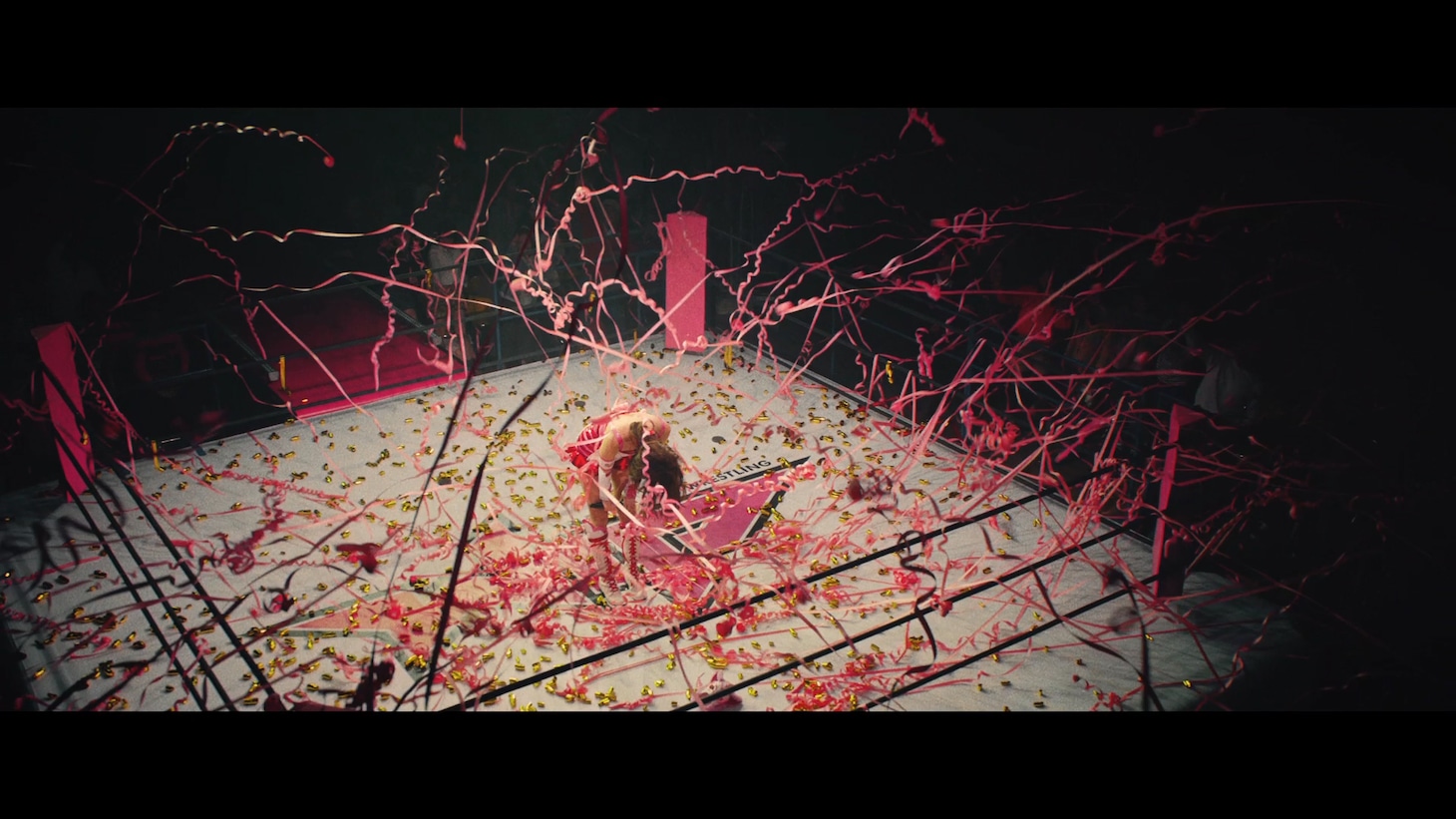 AKB48「シュートサイン」ミュージックビデオのワンシーン。(c)AKS