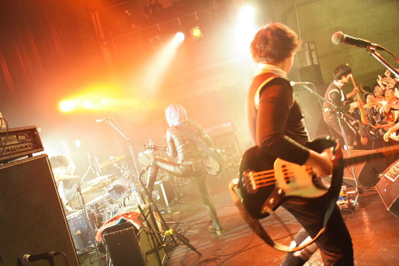 ポルカドットスティングレイポルカドットスティングレイ 2017 TOUR 骨抜き『ポルフェス “骨抜きにするワンマン”』WWW公演の様子。