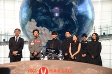 左からKDDIコミュニケーション本部長・山田隆章氏、HAKUTO代表・袴田武史氏、サカナクション。