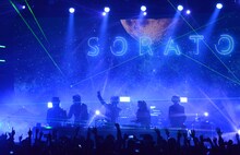 サカナクション「応援楽曲初披露LIVE」の様子。