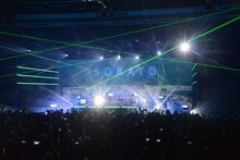 サカナクション「応援楽曲初披露LIVE」の様子。