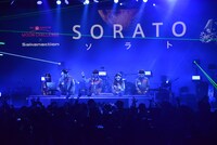 サカナクション「応援楽曲初披露LIVE」の様子。