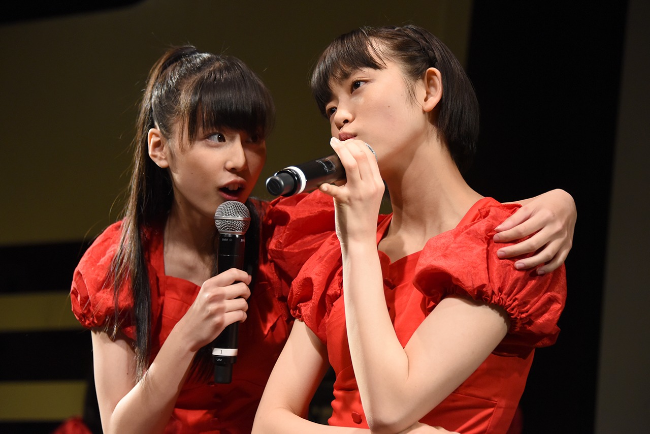 茜空に「一緒に家でチョコ作ればいいじゃん！ 行こう！」と呼びかけられ、「…行く」とキザに答える水春。