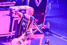 Kj（Vo, G）（撮影：橋本塁[SOUND SHOOTER]）