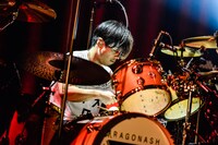 桜井誠（Dr）（撮影：橋本塁[SOUND SHOOTER]）